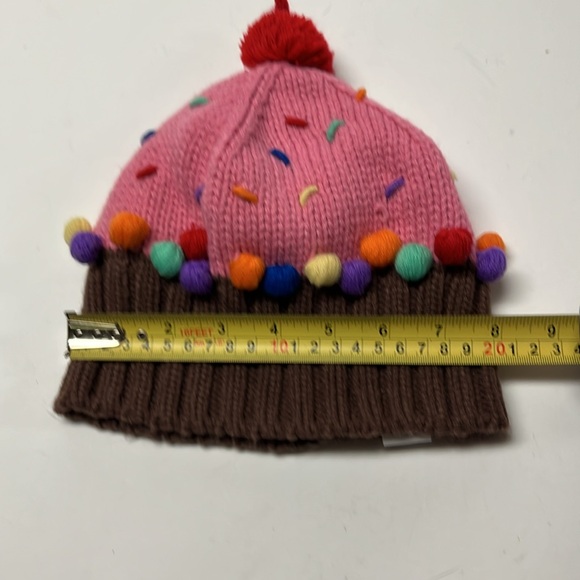 Neff/ Dylan’s Candy Bar collaboration cupcake hat - Picture 4 of 4